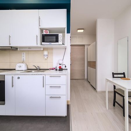 Atrium Residence Deluxe Suite-Free Parking Garage Same Building Boedapest Buitenkant foto