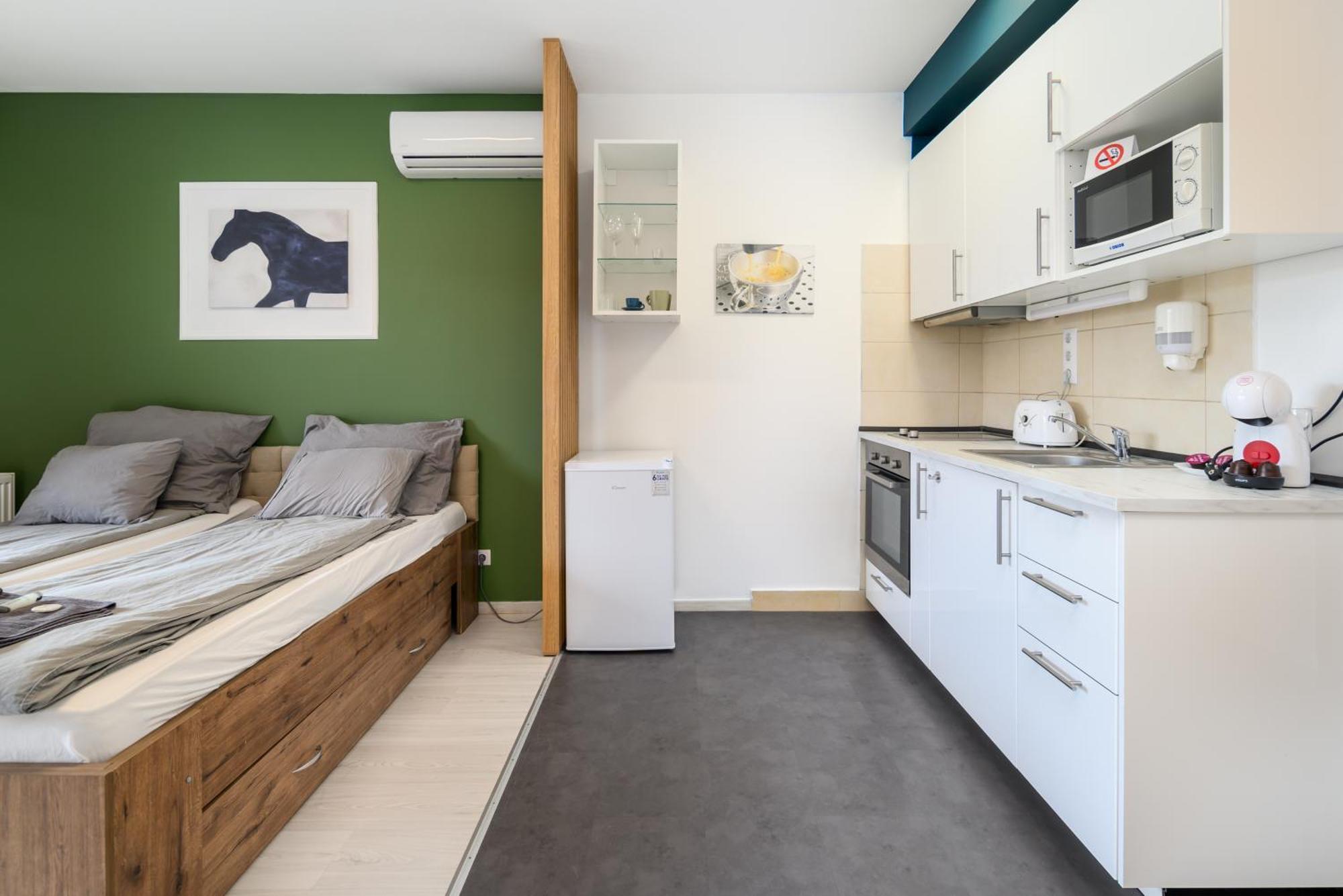 Atrium Residence Deluxe Suite-Free Parking Garage Same Building Boedapest Buitenkant foto