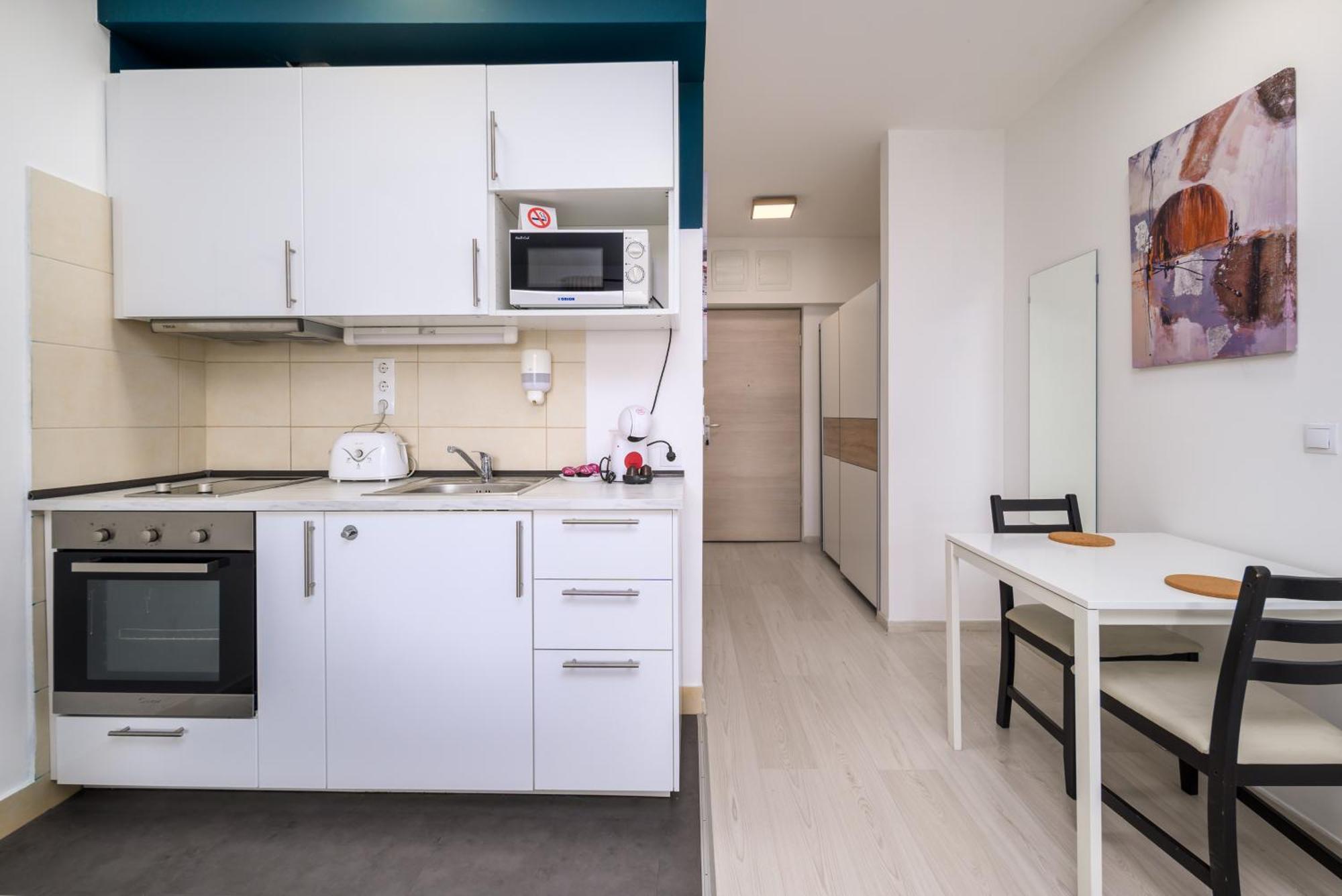 Atrium Residence Deluxe Suite-Free Parking Garage Same Building Boedapest Buitenkant foto