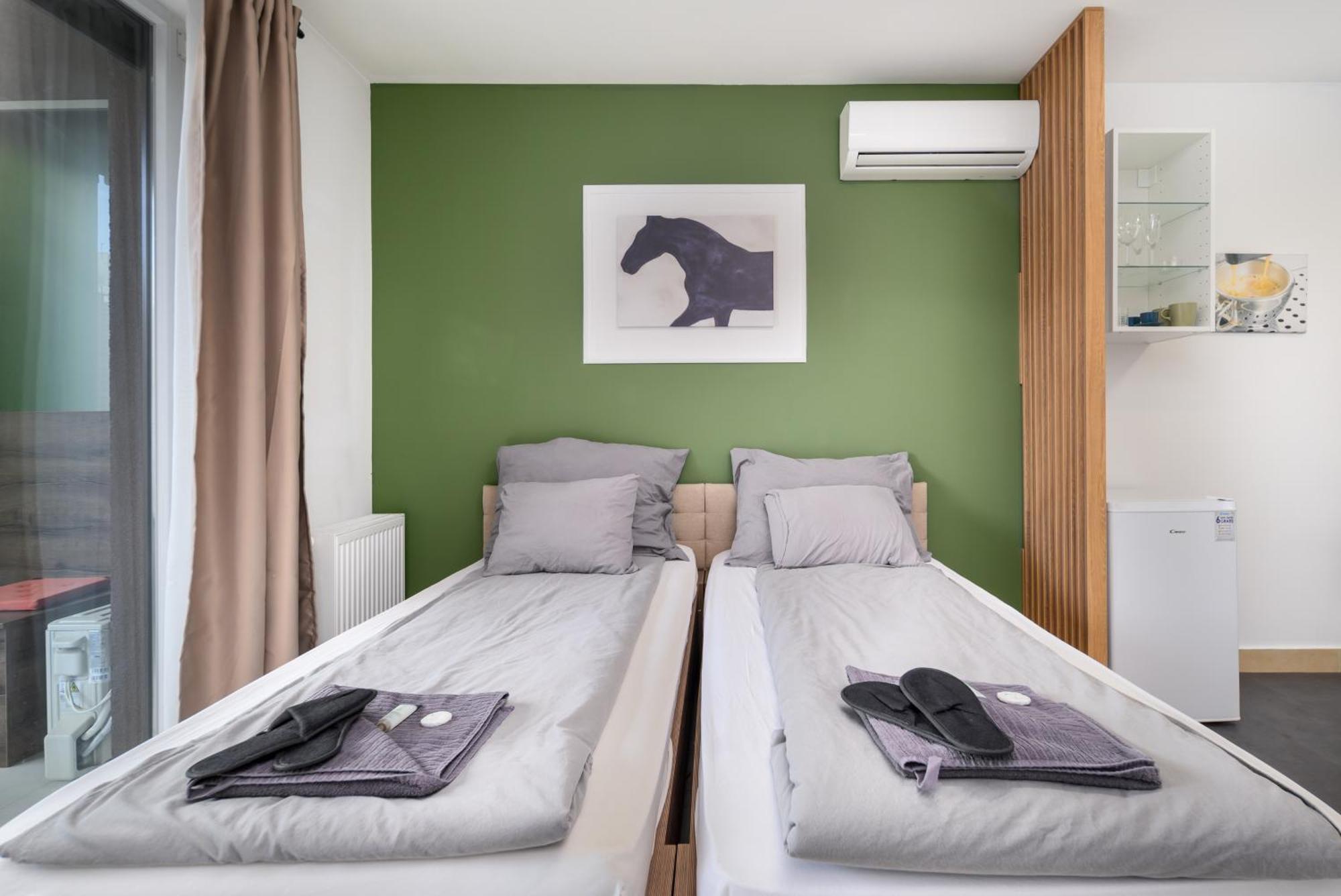 Atrium Residence Deluxe Suite-Free Parking Garage Same Building Boedapest Buitenkant foto