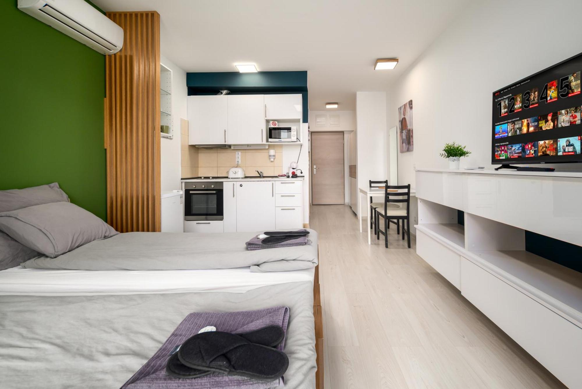 Atrium Residence Deluxe Suite-Free Parking Garage Same Building Boedapest Buitenkant foto