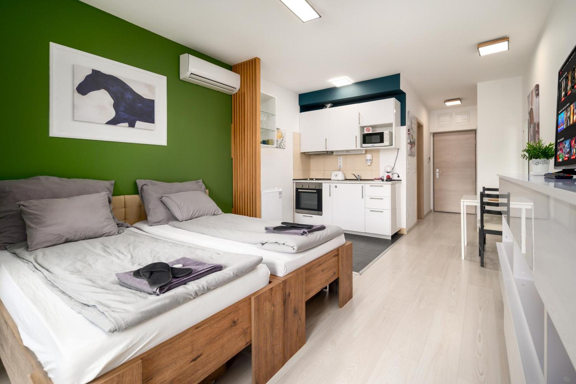 Atrium Residence Deluxe Suite-Free Parking Garage Same Building Boedapest Buitenkant foto