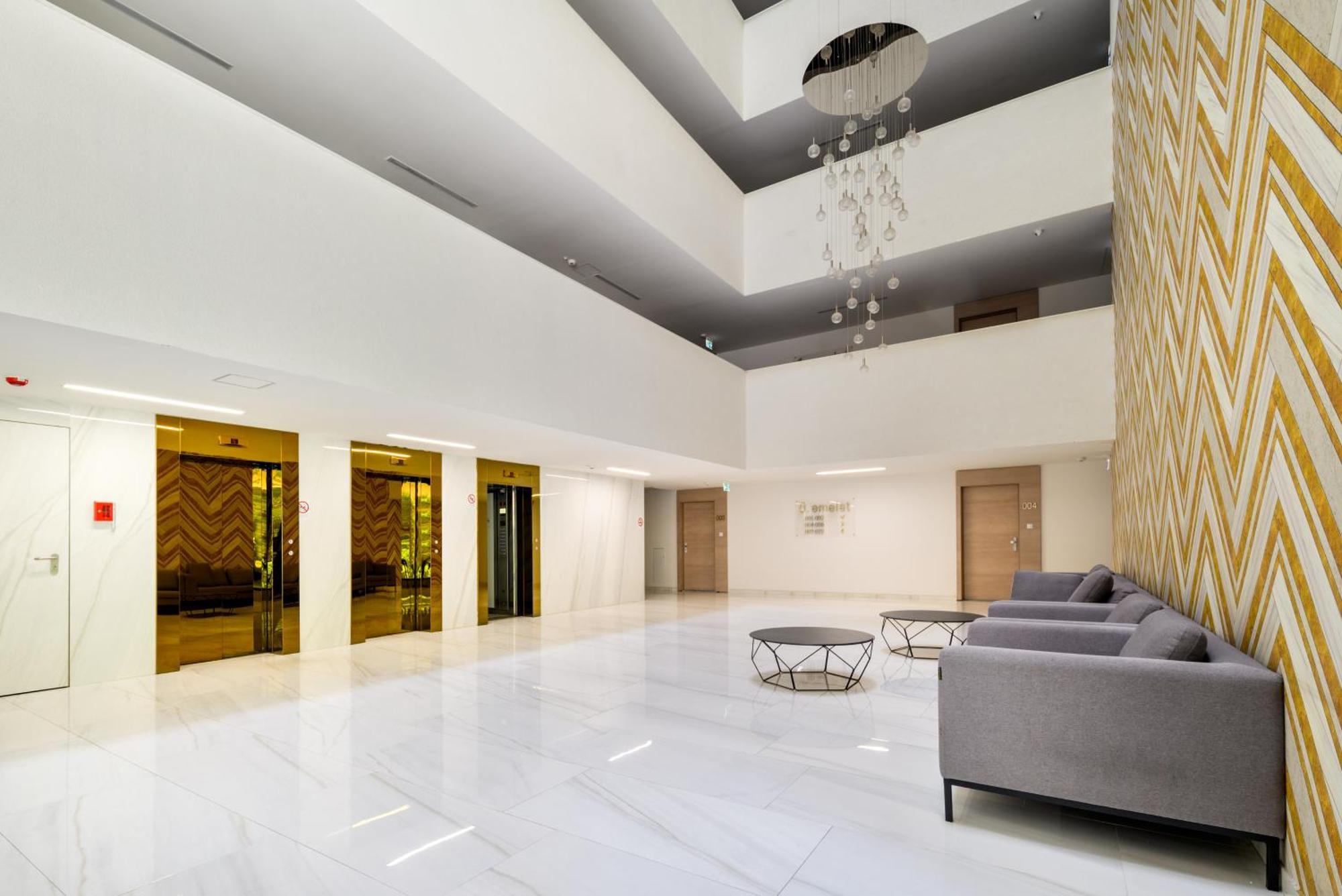 Atrium Residence Deluxe Suite-Free Parking Garage Same Building Boedapest Buitenkant foto